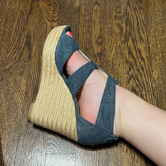 Michael Korrs Denim with gold zip wedges! Size 9! - Picture 3 of 7